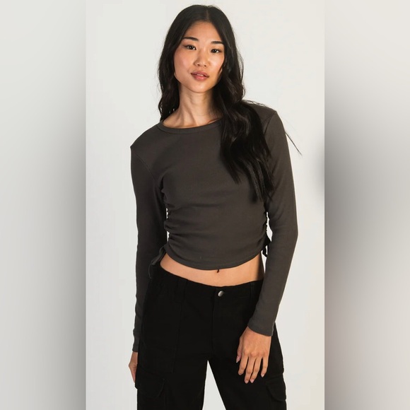 Harlow long sleeve top with adjustable side. Size small. - Picture 2 of 5